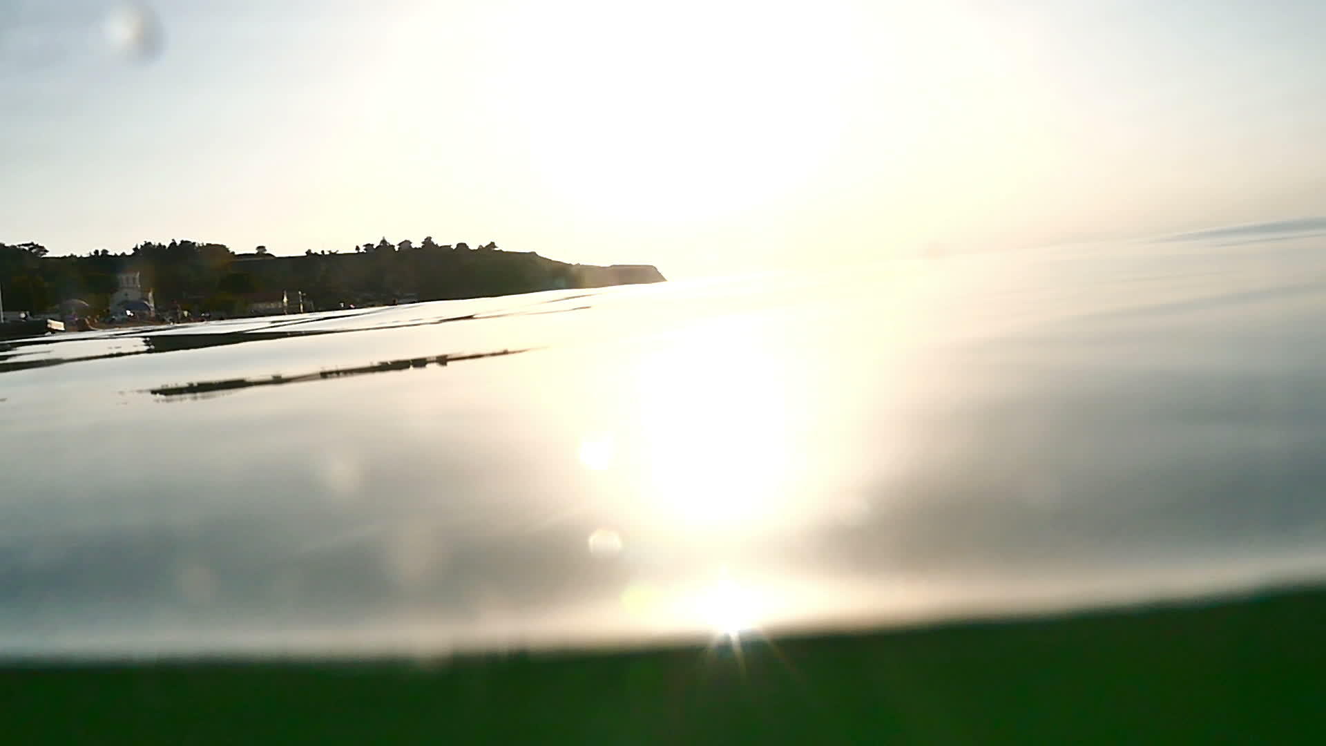 日落在水中缓慢移动视频的预览图