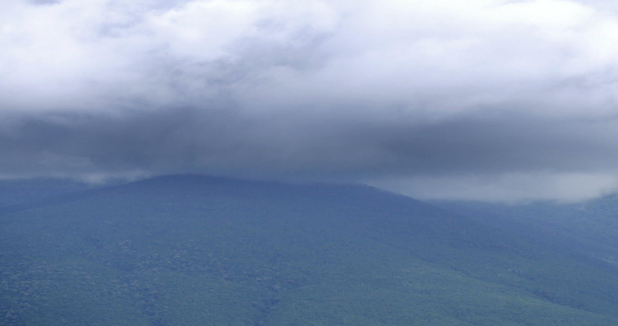 山顶云层时间折叠视频的预览图