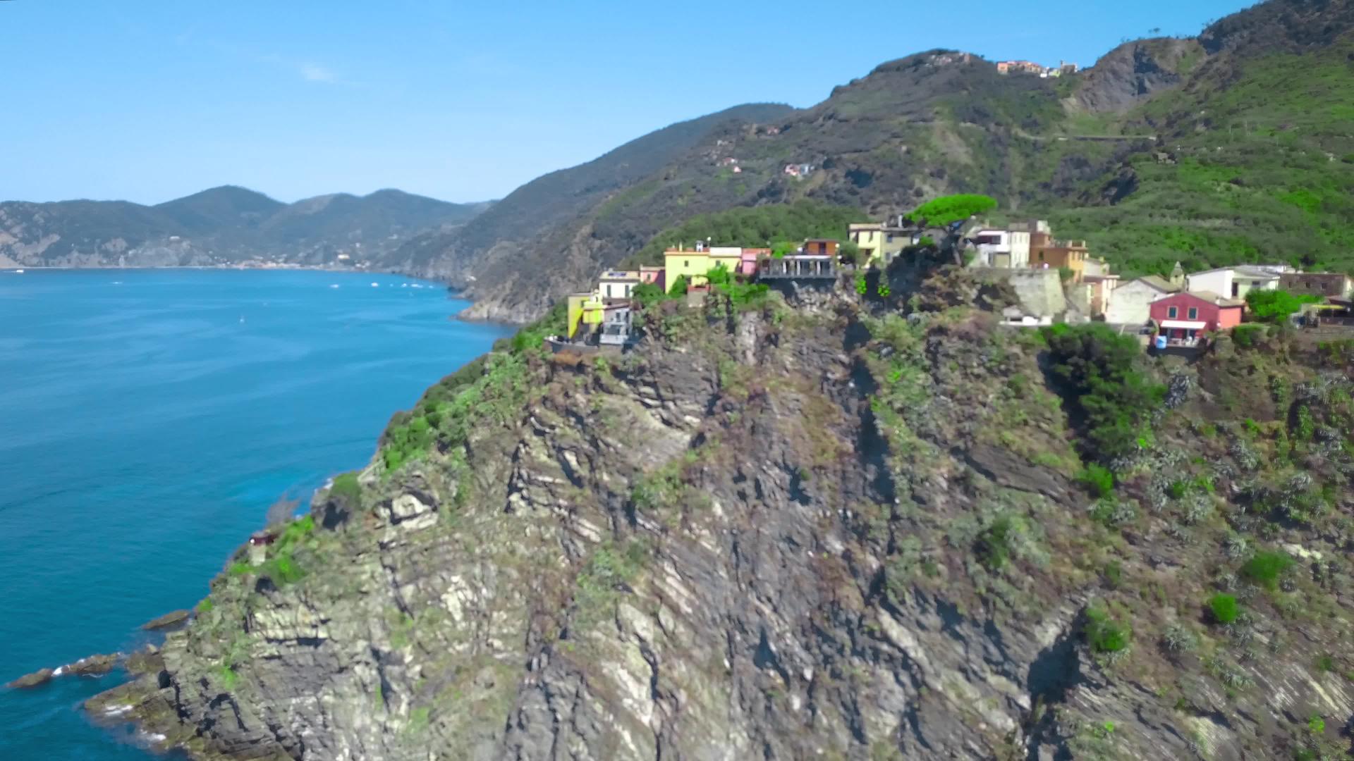 无人飞机飞越意大利古里亚视频的预览图