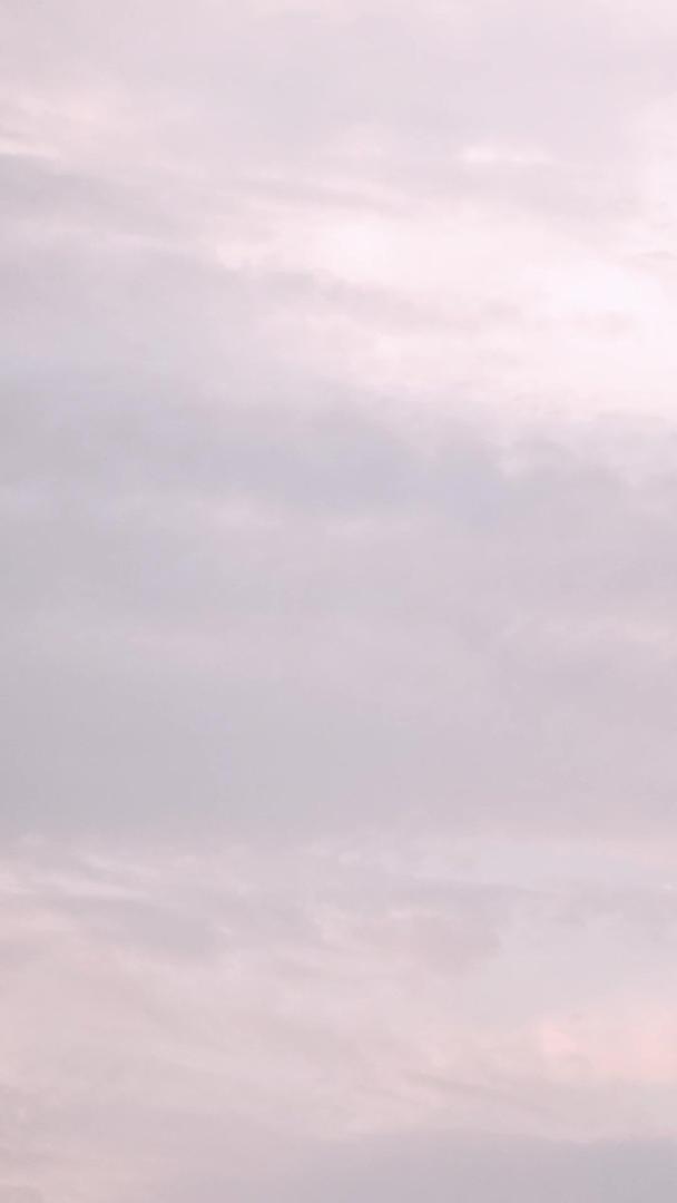 日夜延迟摄影夕阳晚霞天空风光城市夜景金碧辉煌地标旅游景点黄鹤楼灯光秀素材视频的预览图