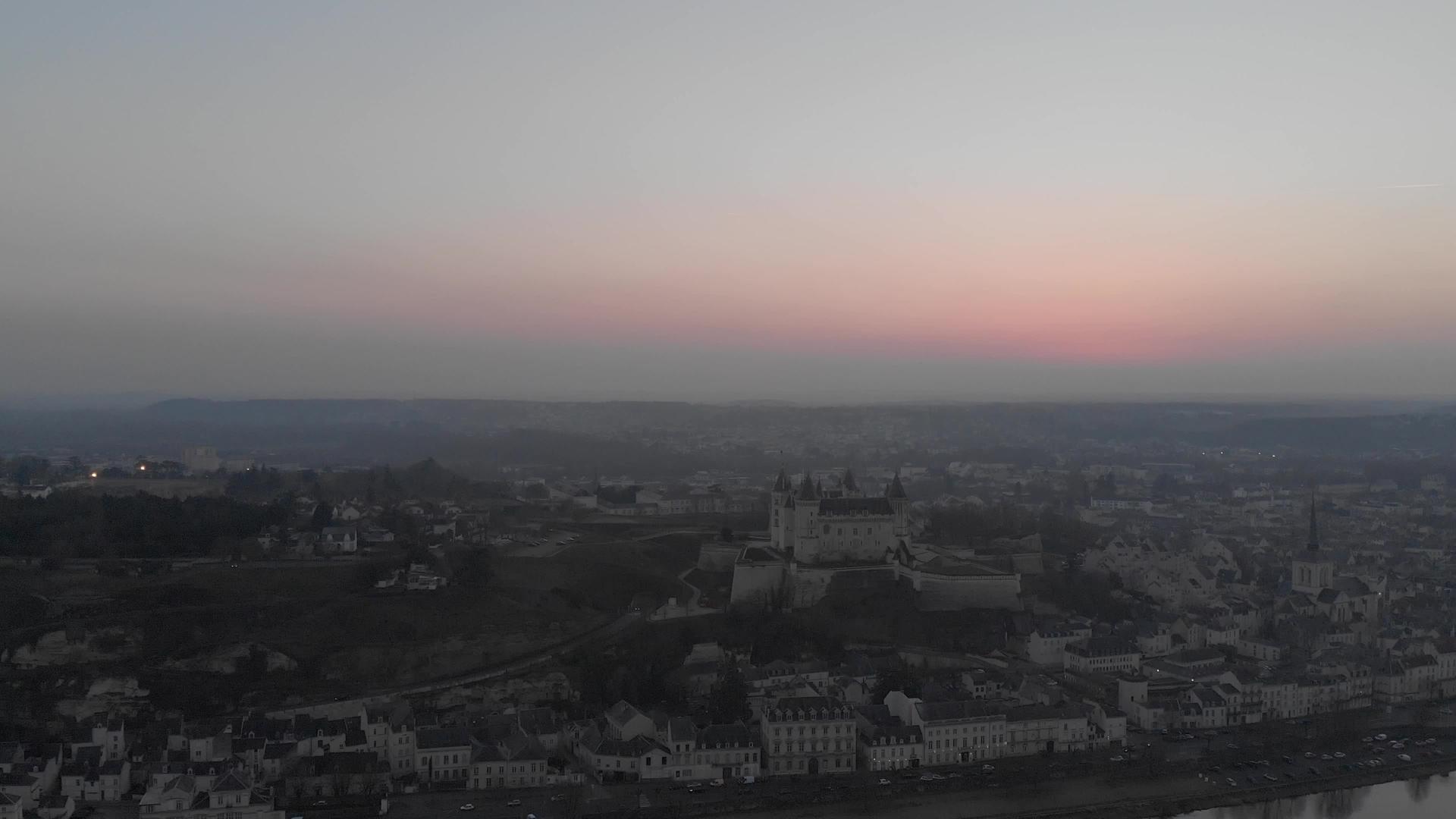 日落时的城堡和教堂视频的预览图