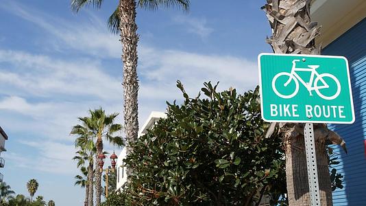加利福尼亚美国自行车道上的绿色路标视频的预览图