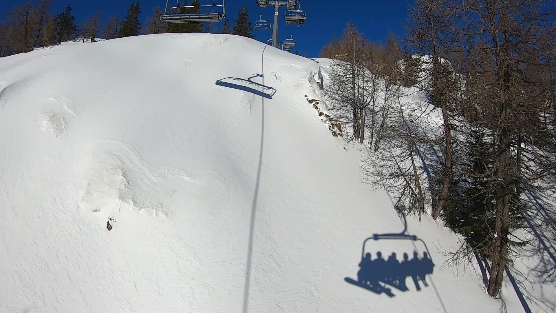 从库马耶尔勃朗峰滑雪胜地索道拍摄的Hyperlapse视频的预览图