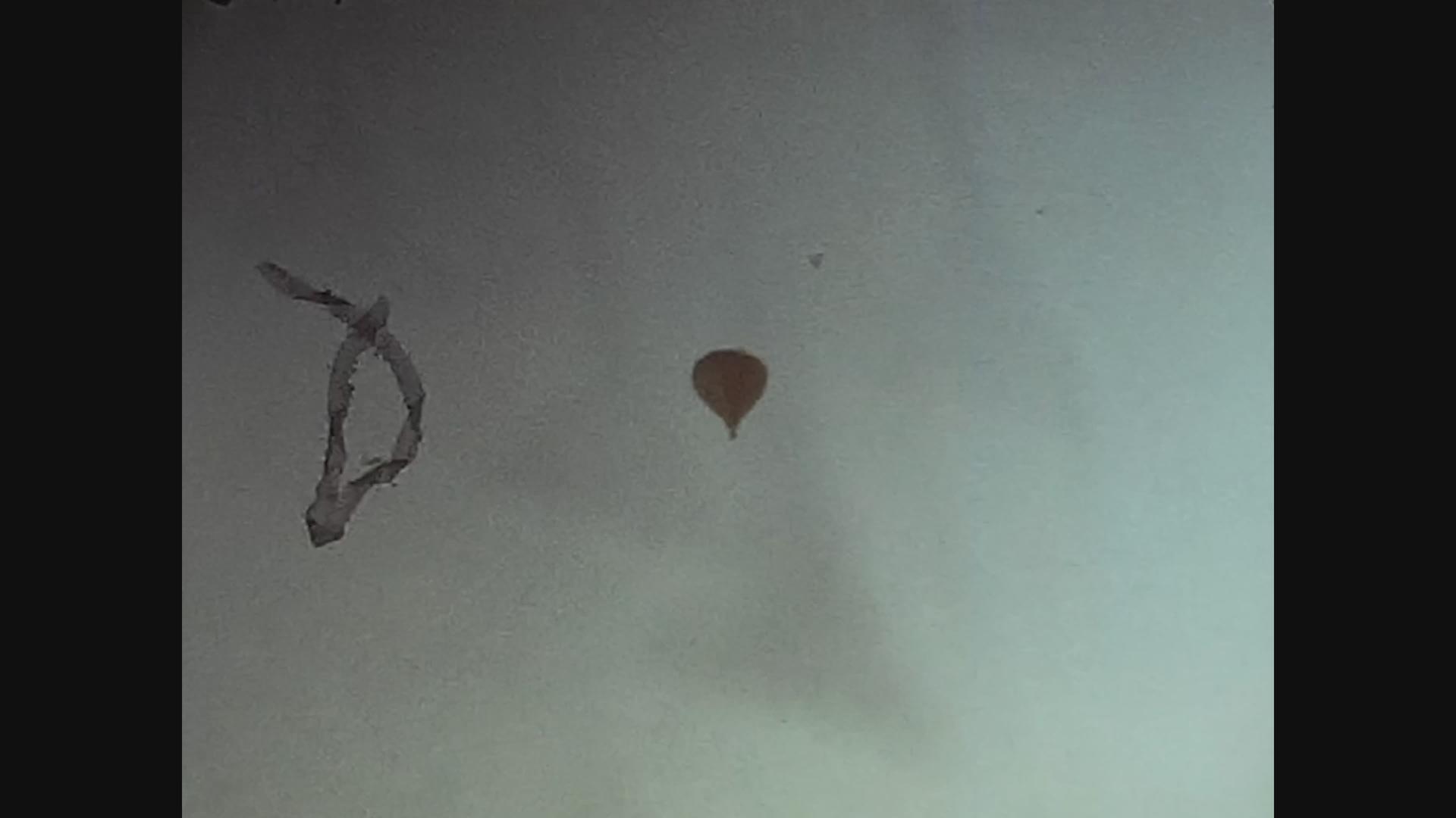 1979年飞行中的热气球视频的预览图