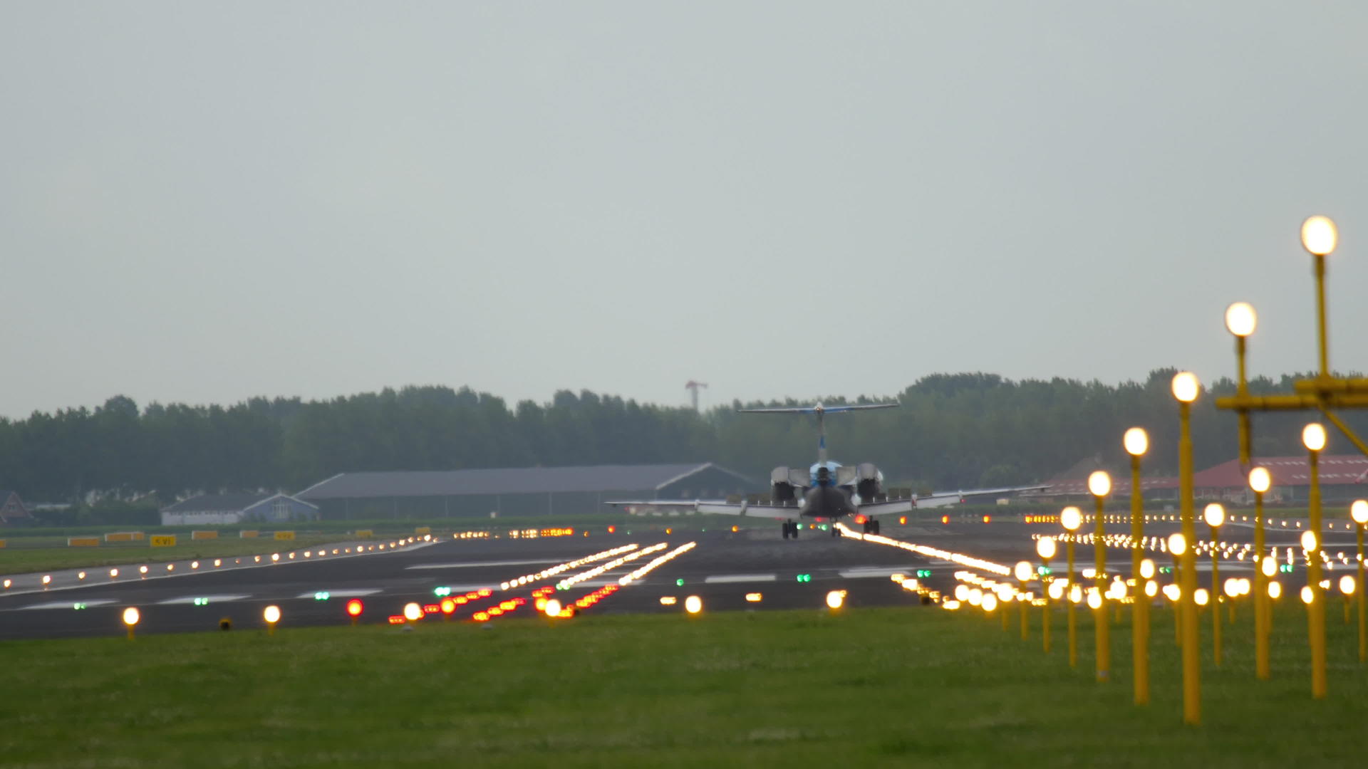 在阿姆斯特丹降落的飞机视频的预览图