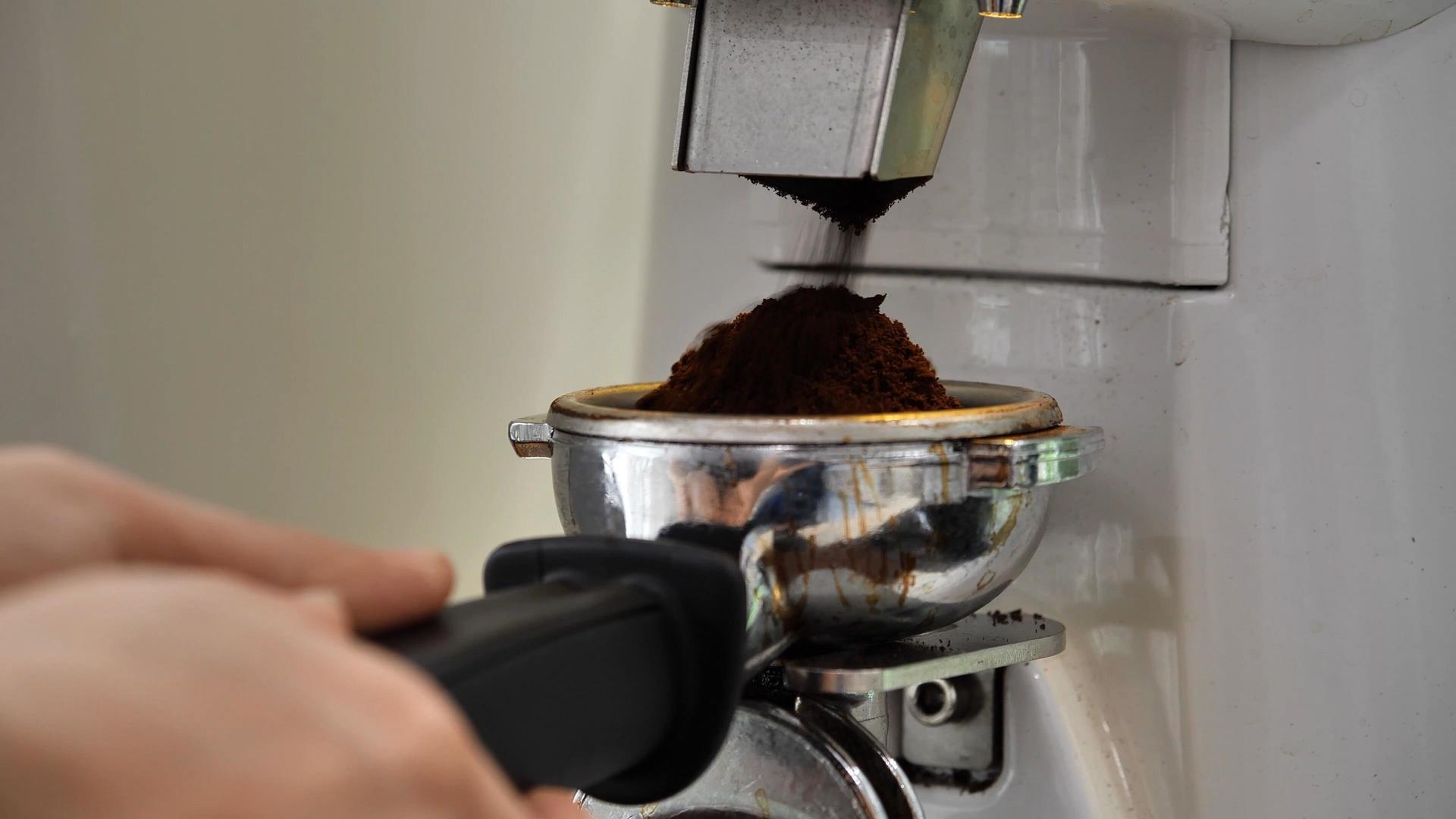 机磨咖啡粉4K视频的预览图