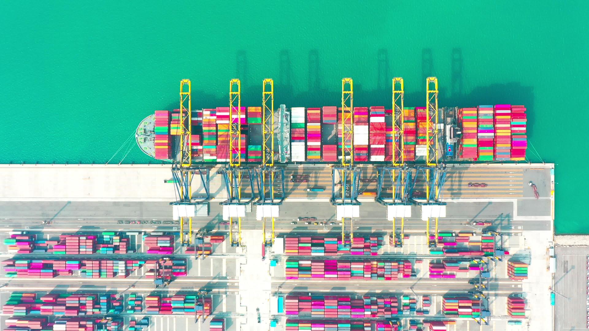 集装箱船商业物流进出口运输视频的预览图