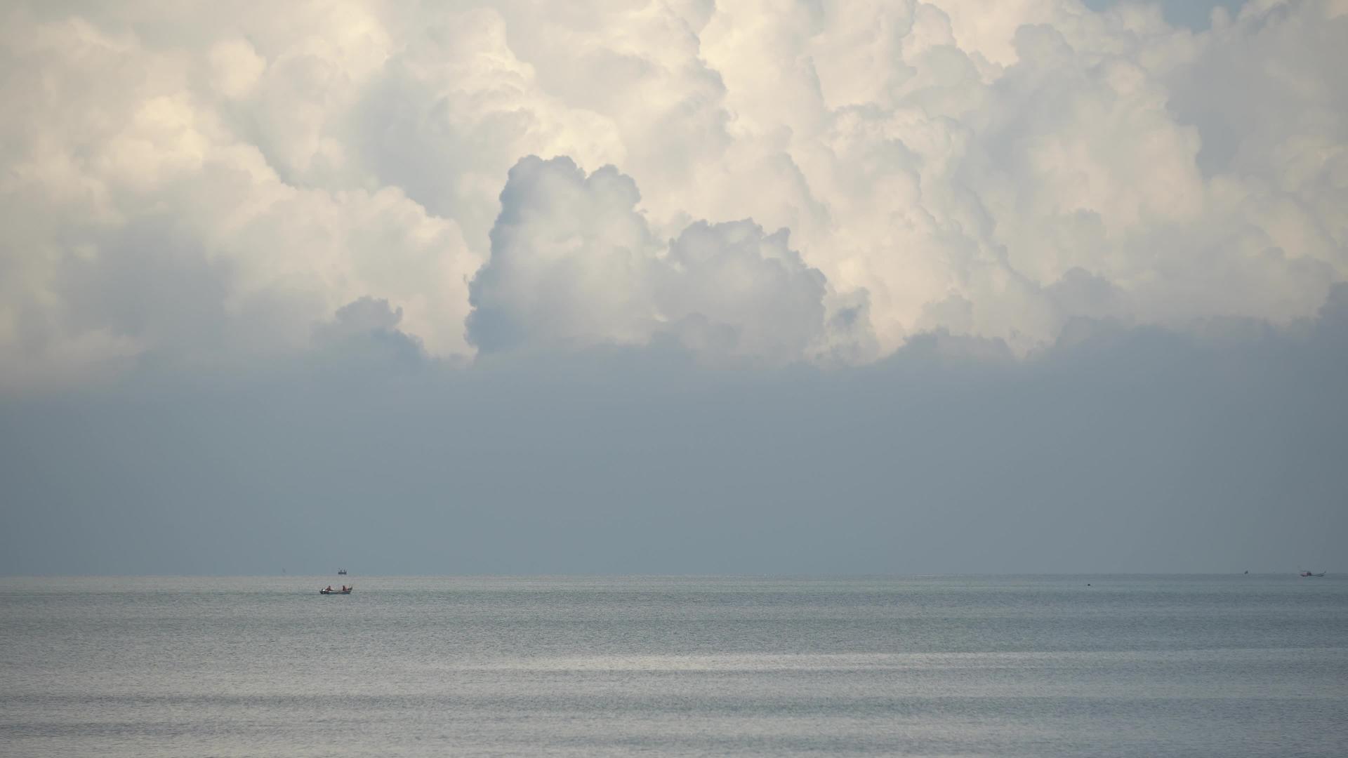 云天期间船在海上移动视频的预览图