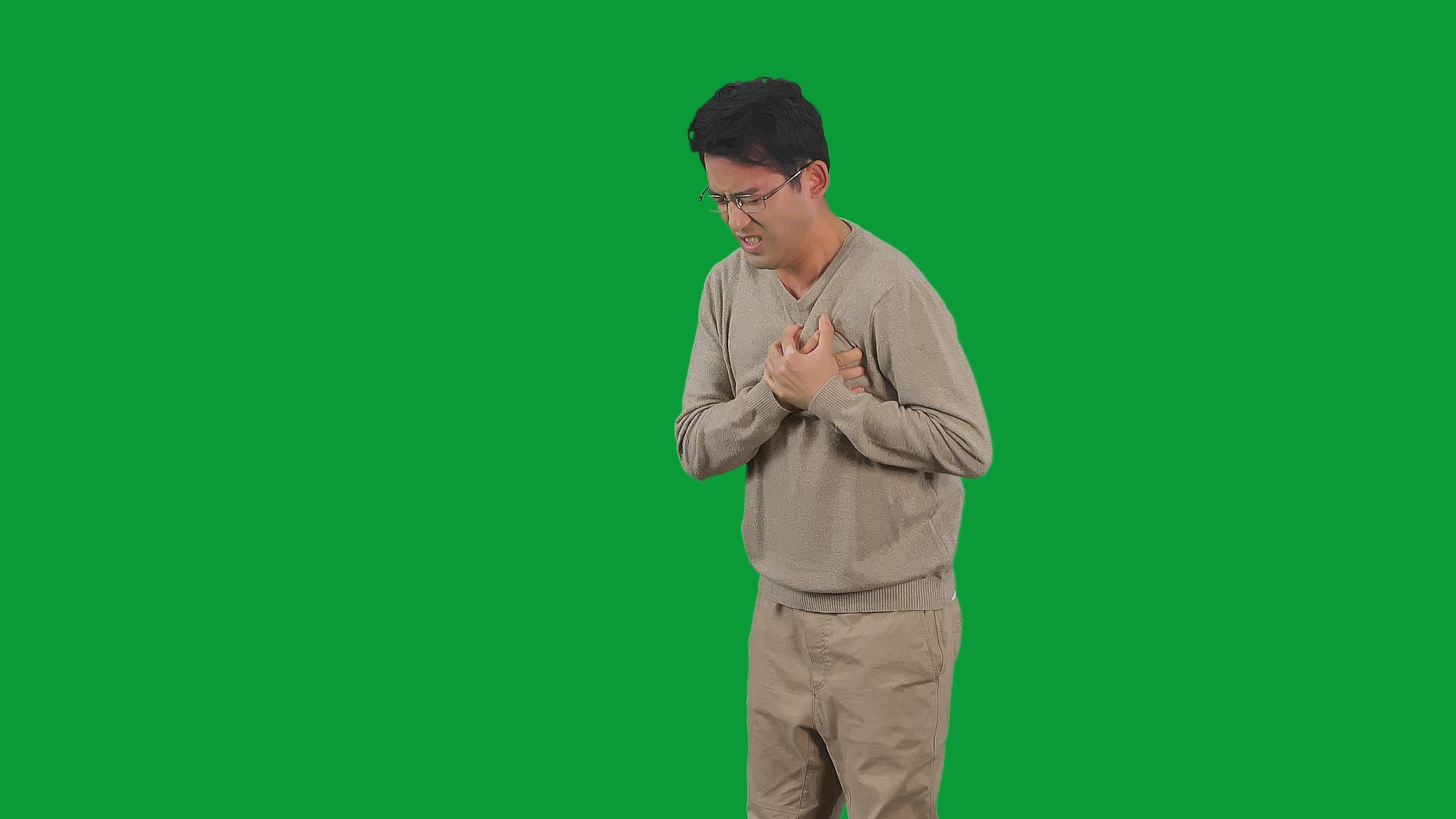 4K绿幕侧面男性心绞痛视频的预览图