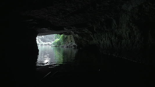 乘船游遍长城洞穴视频的预览图