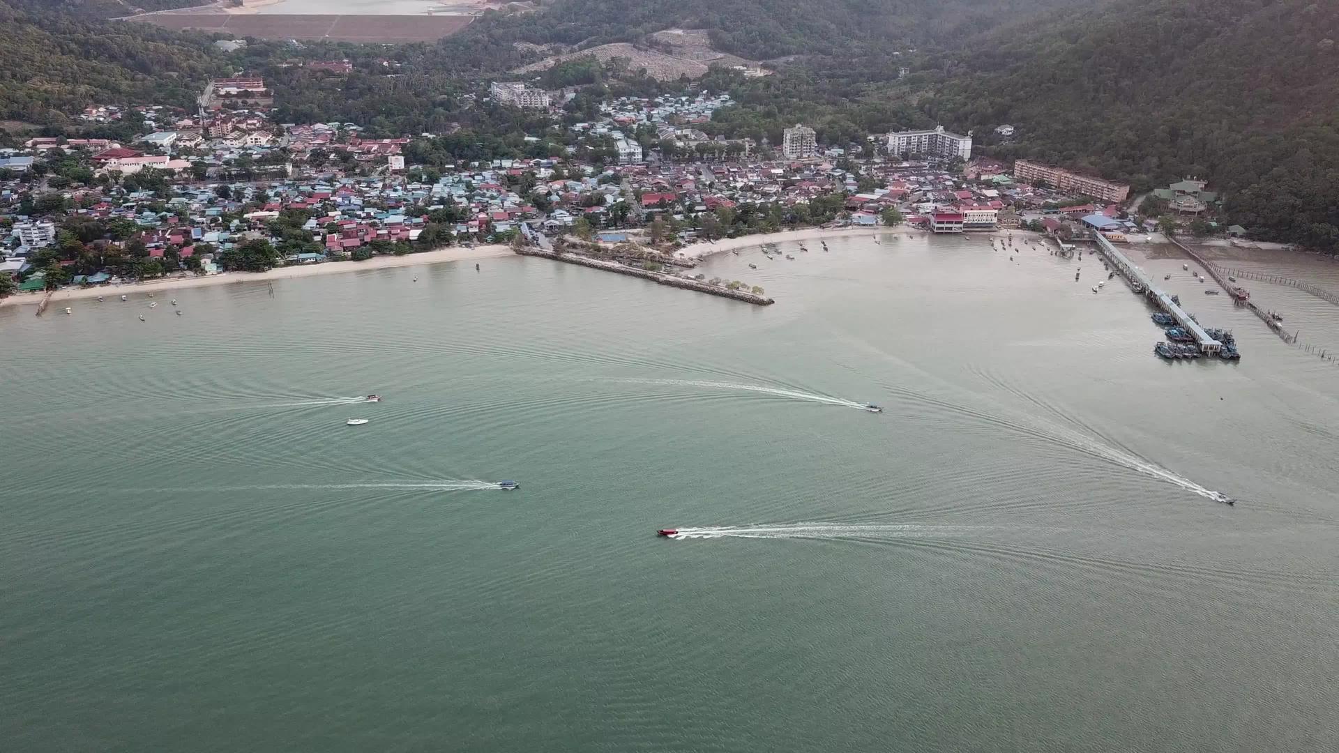 由Bahhang港的Teluk号船航行视频的预览图