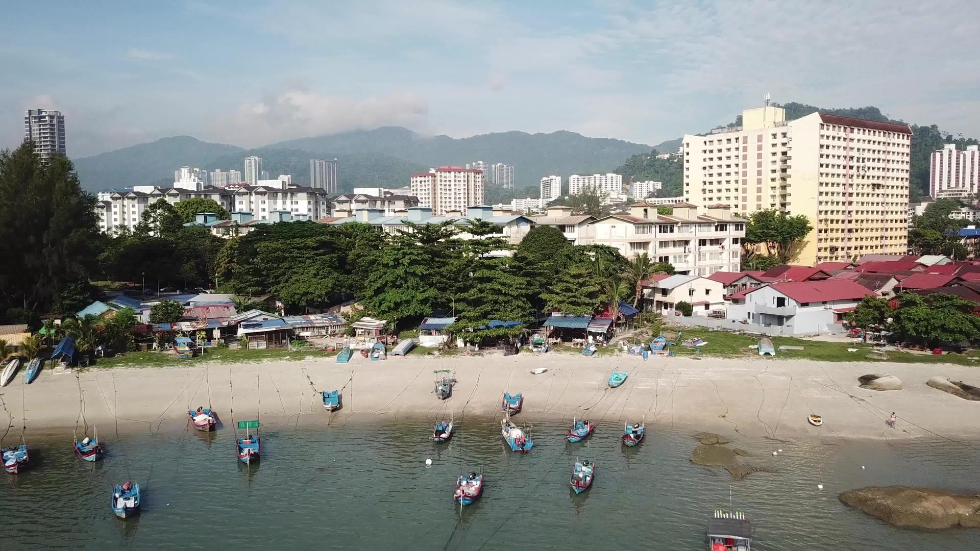延南丹东附近的空中渔船视频的预览图
