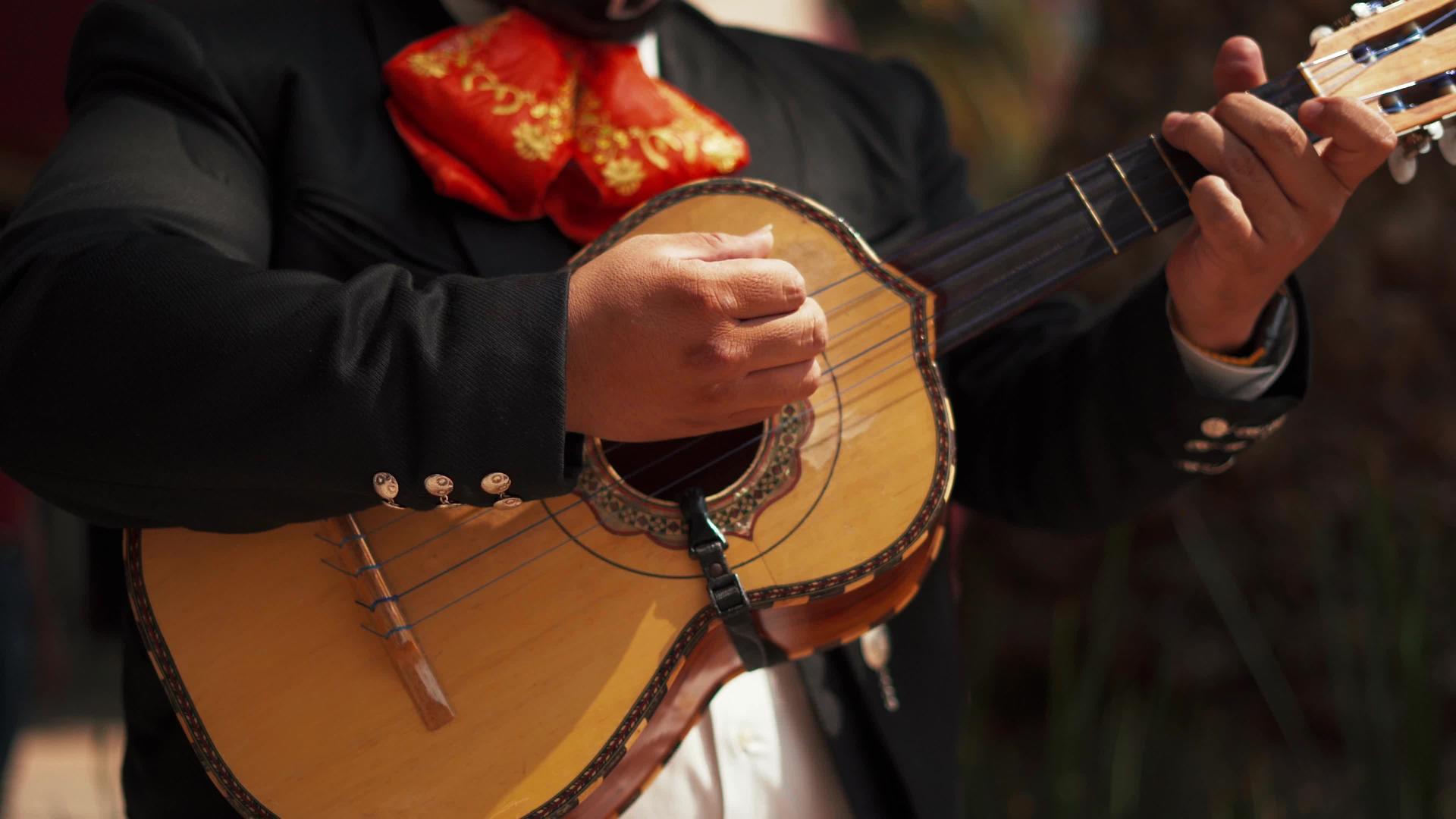 一种墨西哥乐器在墨西哥城演奏视频的预览图