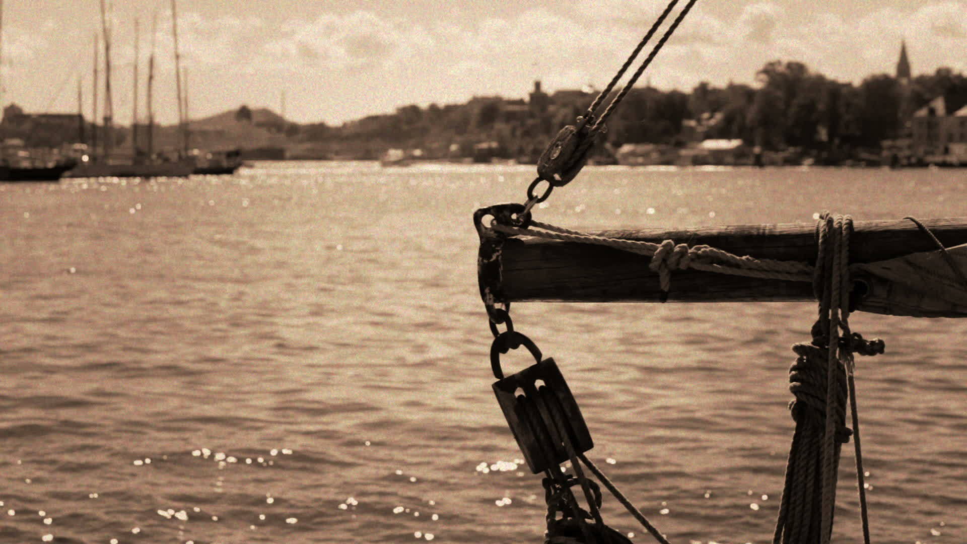 绳子和绳子在一艘旧帆船上视频的预览图