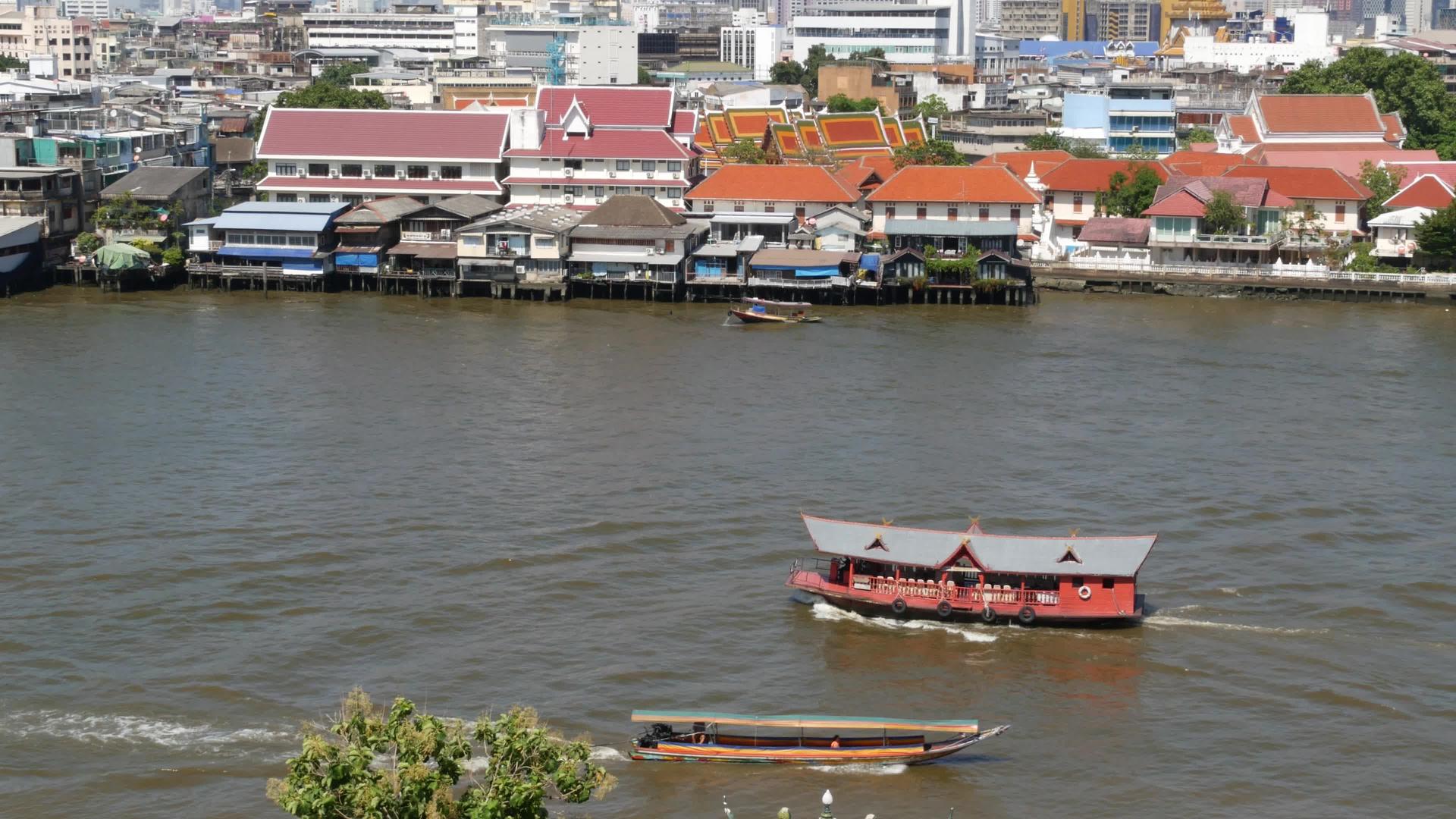 城市附近的现代运输船Bangkok阳光明媚的日子视频的预览图