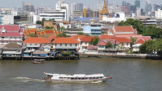 城市附近的现代运输船Bangkok阳光明媚的日子视频的预览图