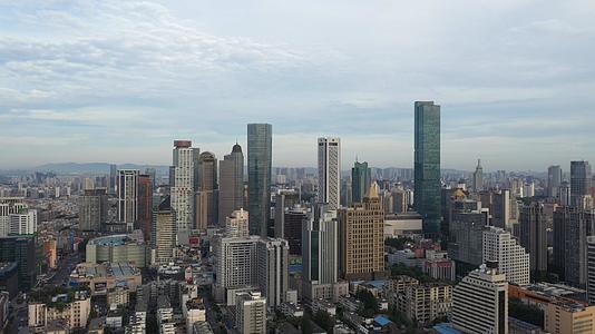 南京日出航拍4K城市建筑群大行宫CBD视频的预览图