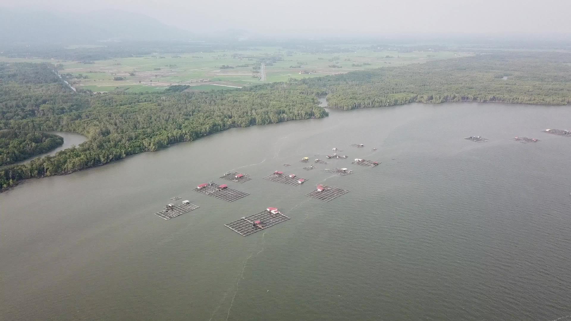 Sungaimerbok空中养鱼场视频的预览图