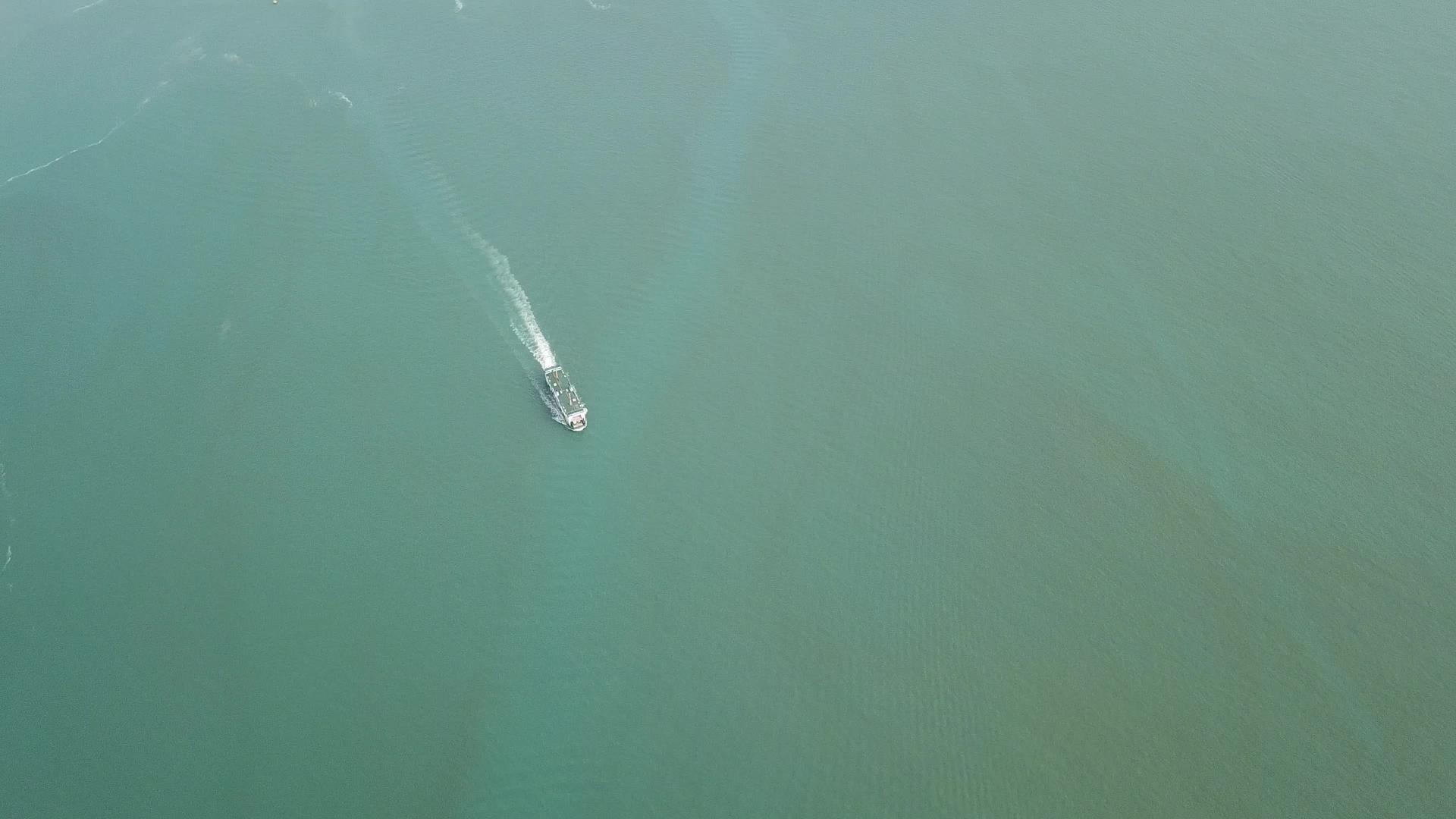 孤独渡帆在空中观航视频的预览图