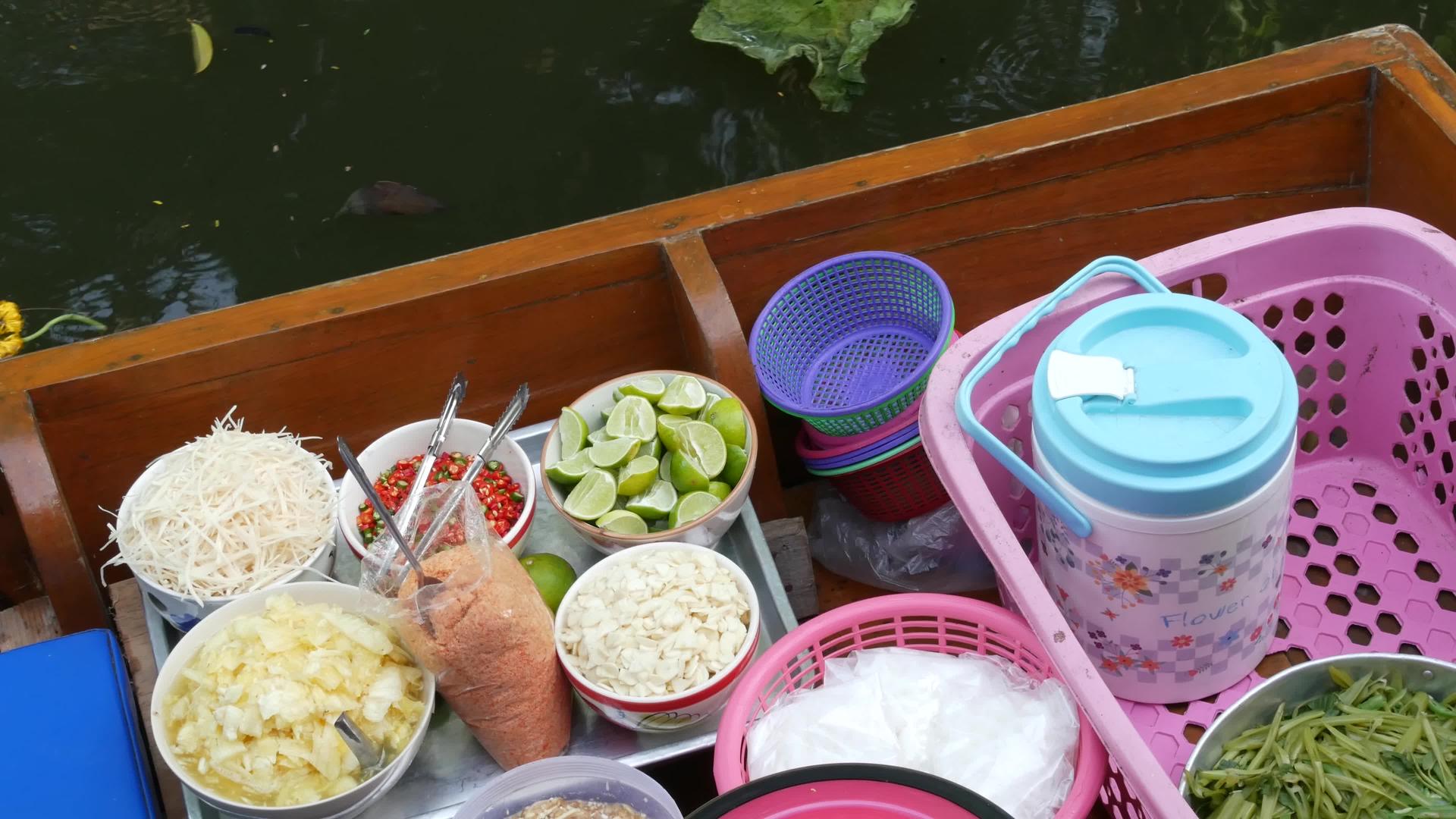 标志性的亚洲LatMayom水上市场Khlong河视频的预览图