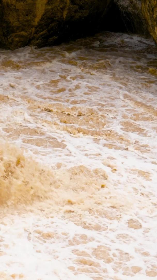 黄河河水实拍翻滚视频的预览图