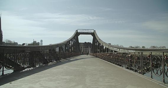 EisernerSteg桥梁开阔有消失点视频的预览图
