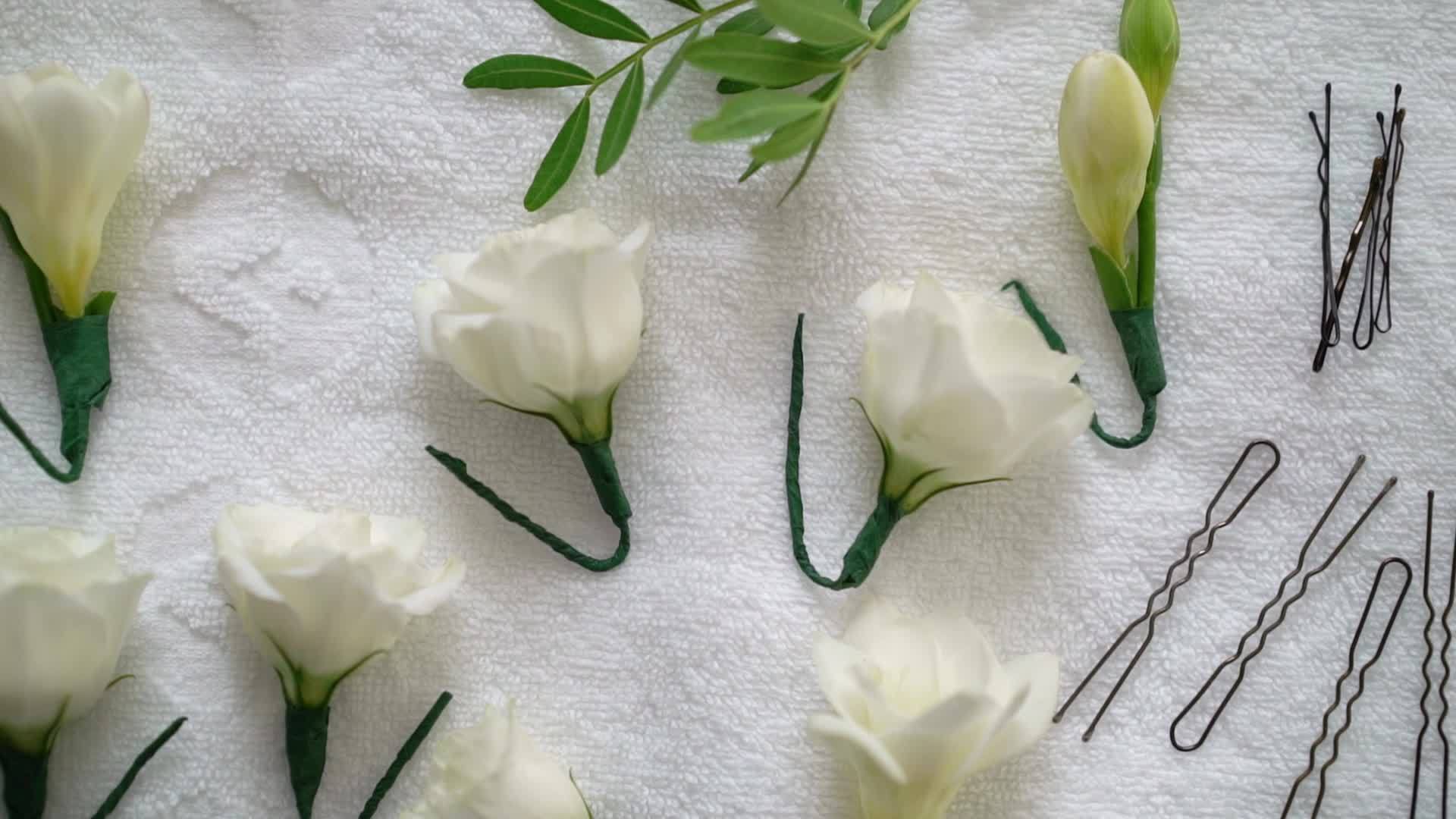 发型新娘的婚礼风格美容师使用白玫瑰视频的预览图