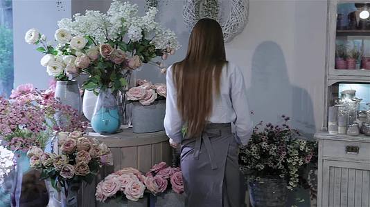 花店的花和花重新种植视频的预览图