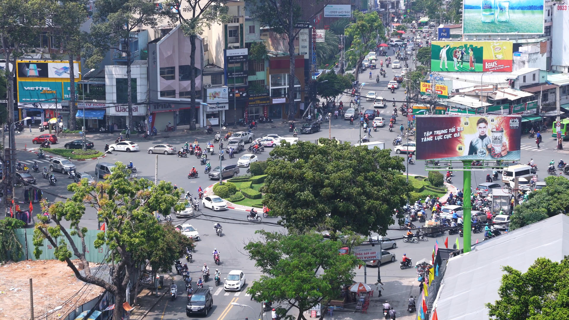 越南城市环岛车流视频的预览图