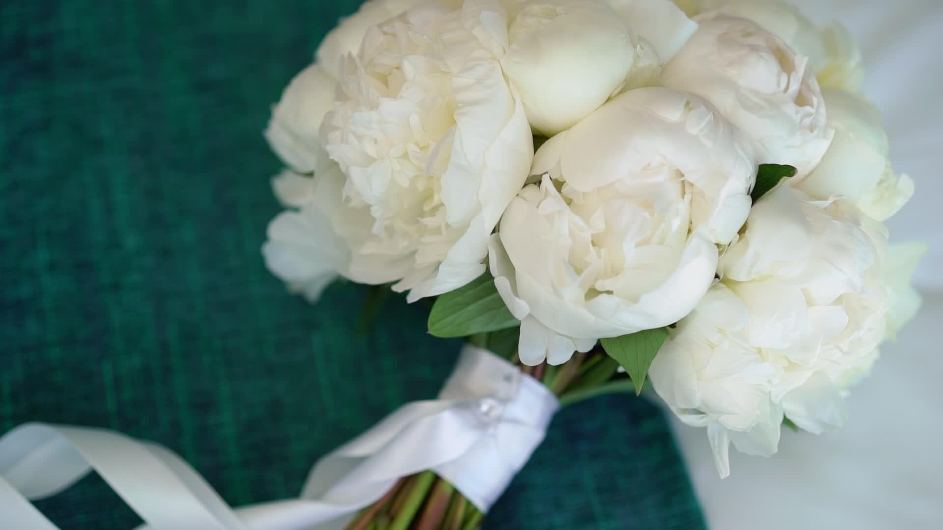 花束花和白面纱视频的预览图