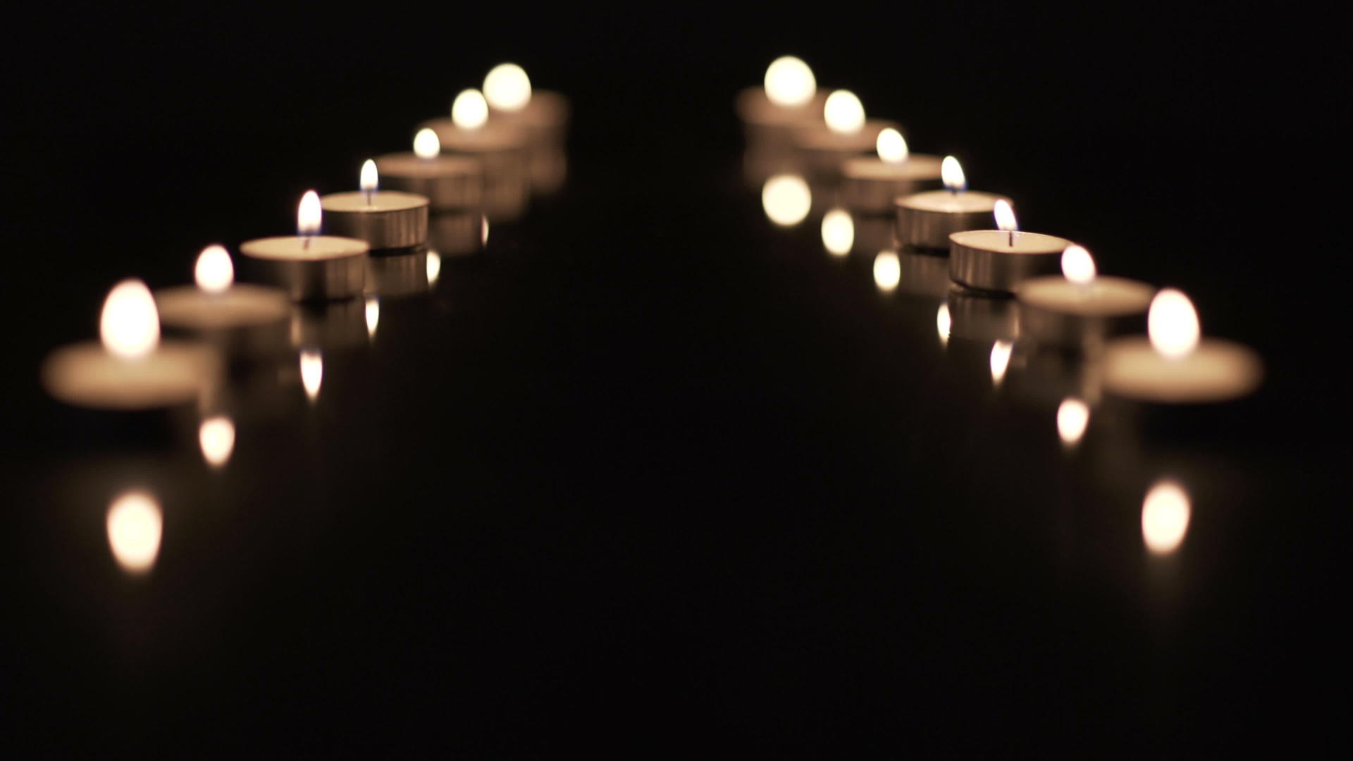 两排史诗蜡烛视频的预览图
