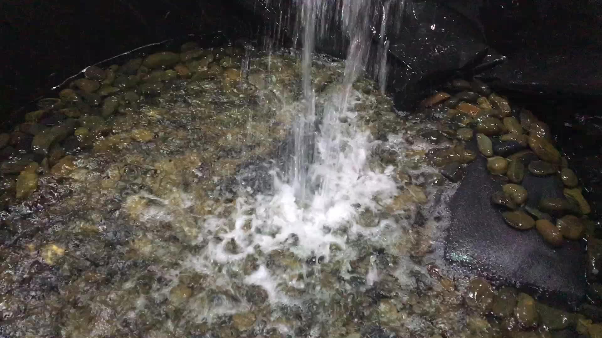 装饰瀑布花园视频的预览图