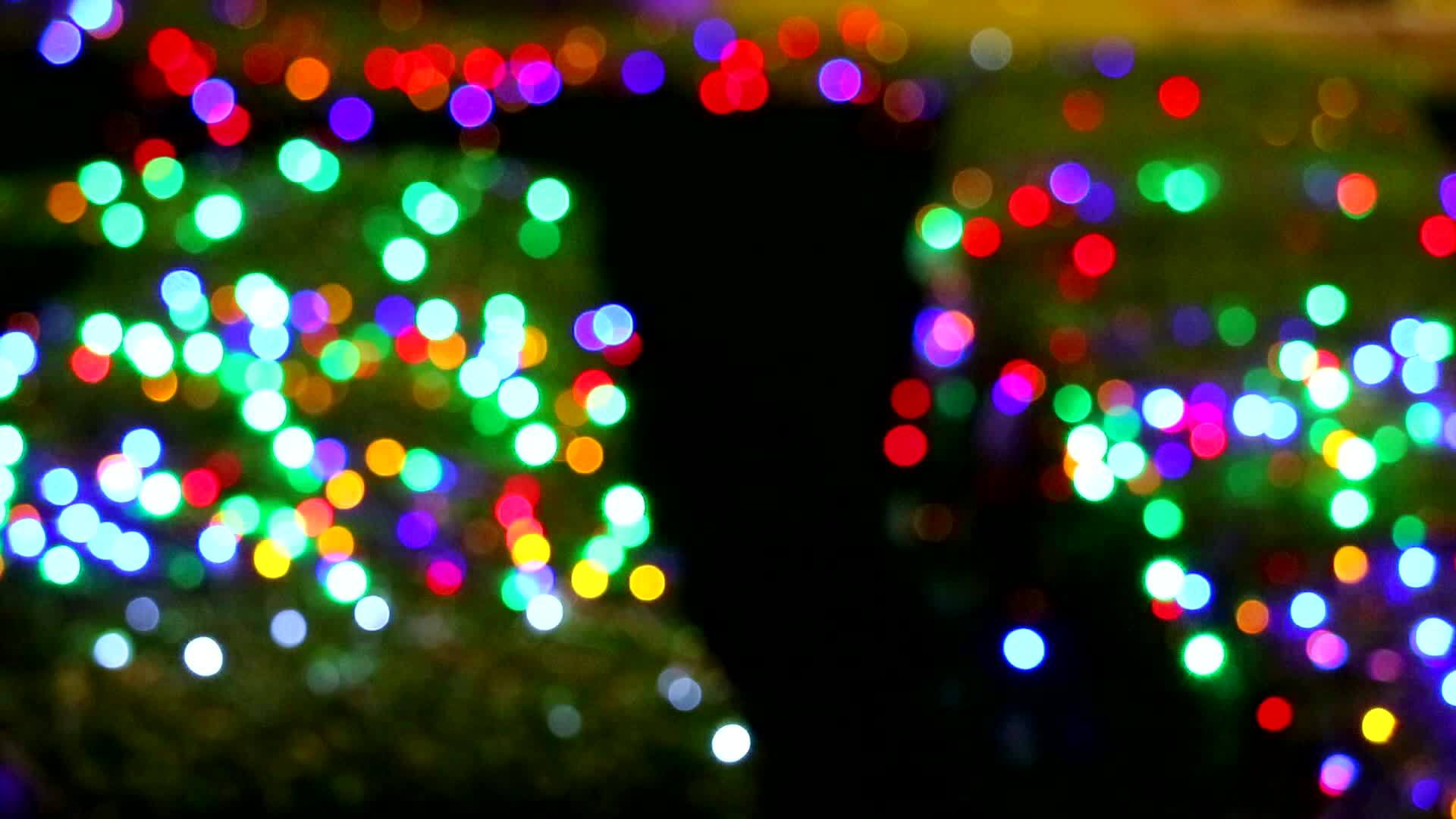 夜公园彩虹彩色模糊灯光装饰视频的预览图