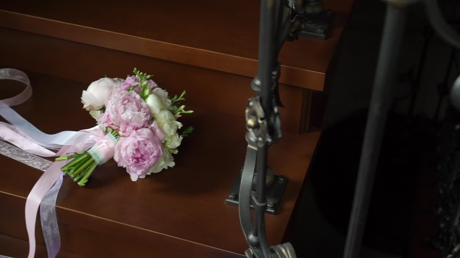盛装新婚花视频的预览图
