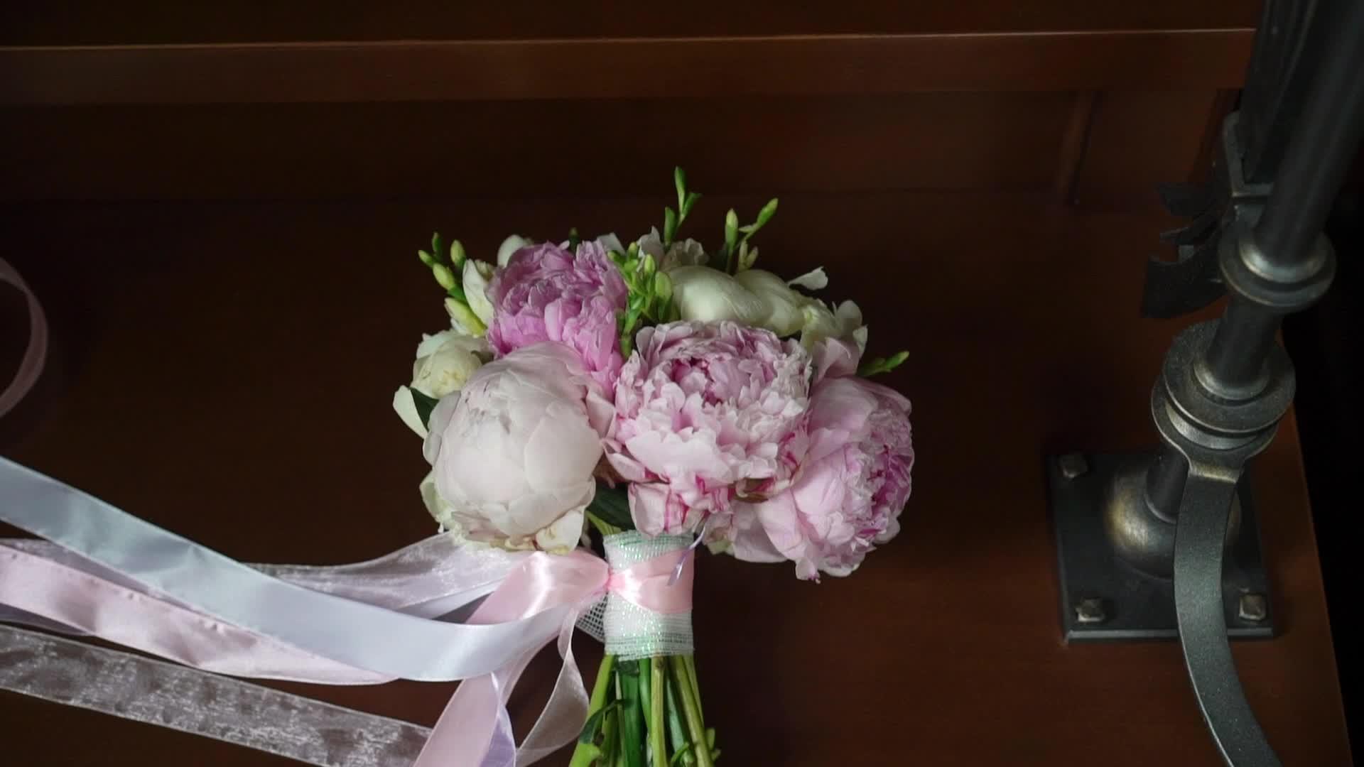 盛装新婚花视频的预览图