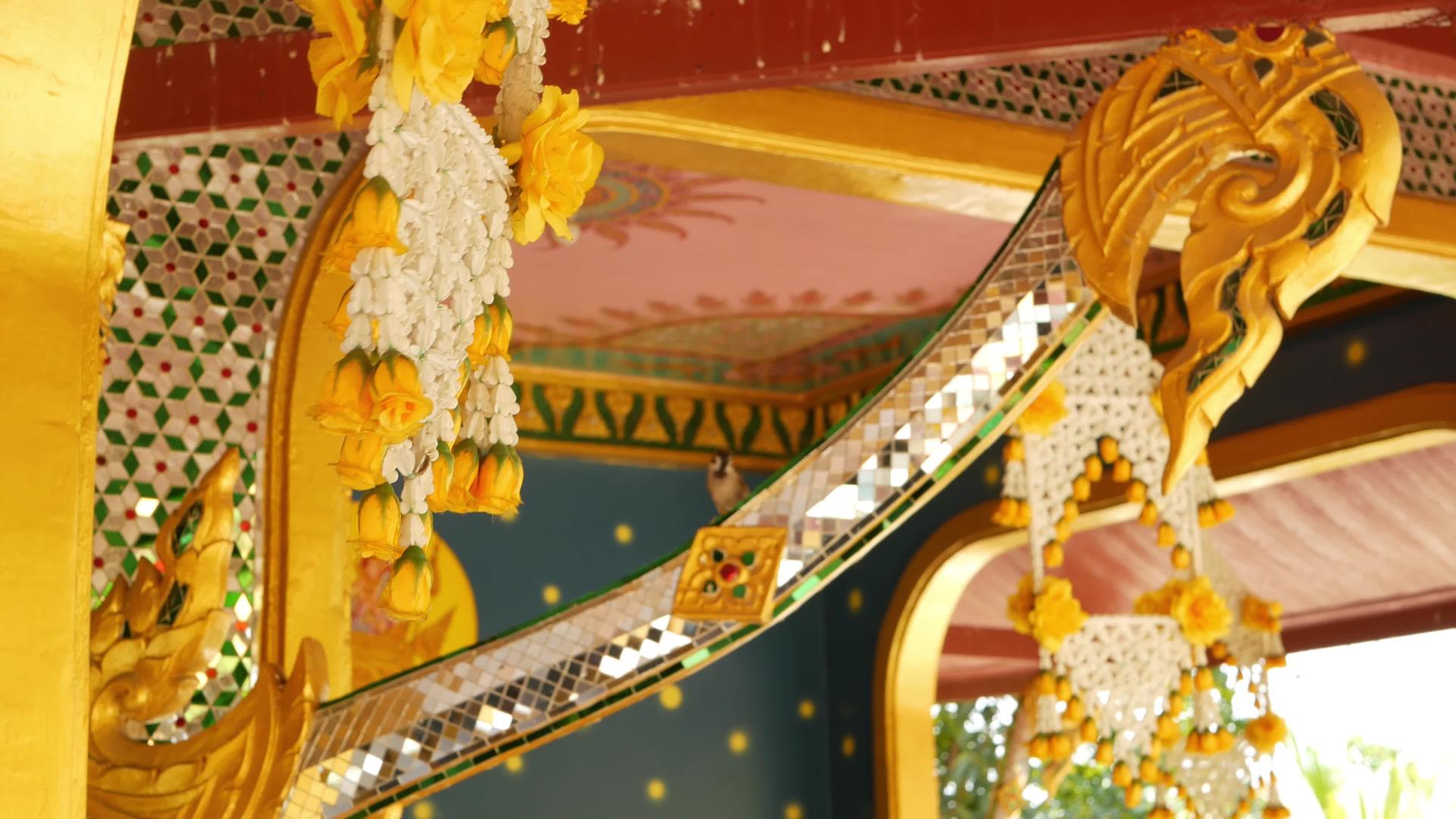 东方建筑的花卉装饰挂在泰国阳光明媚的日子里视频的预览图