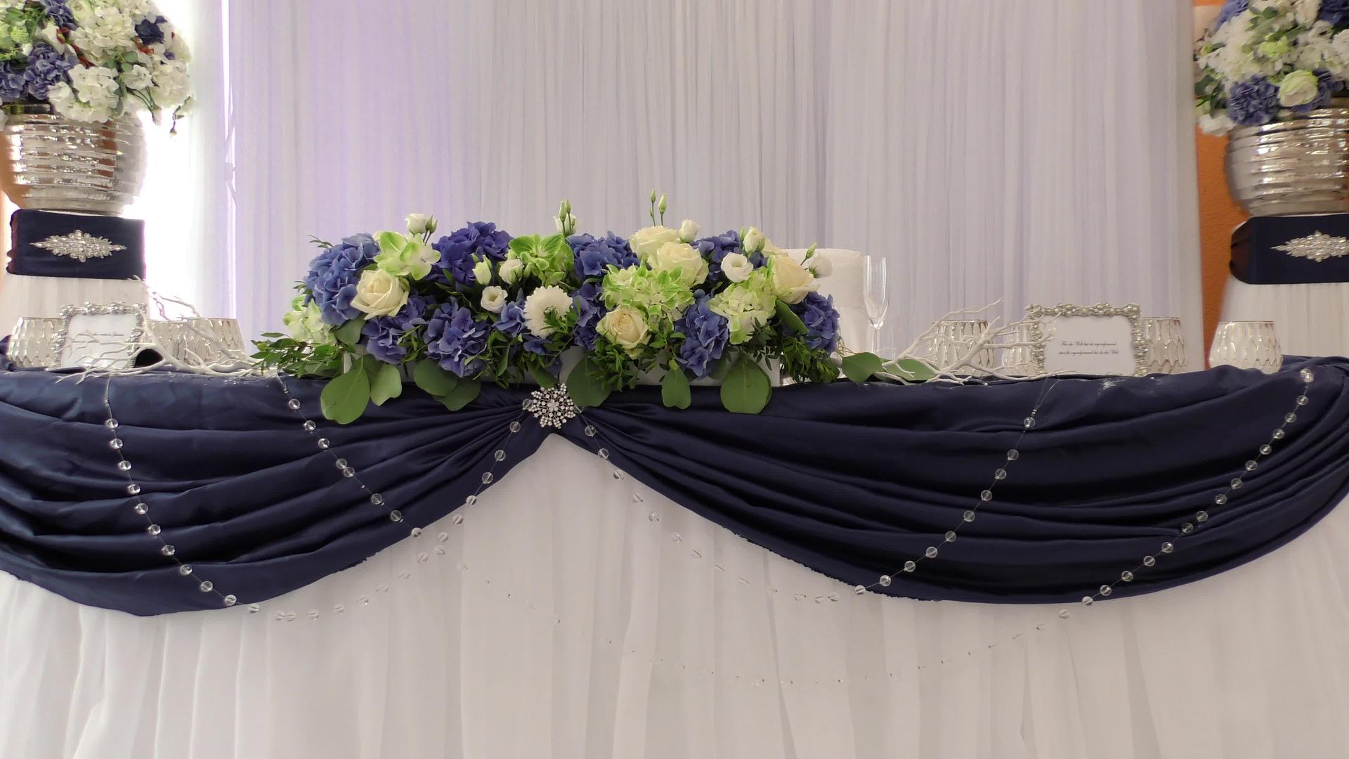 豪华时尚的婚礼昂贵的大厅18为新娘和新郎设计了精美的餐桌视频的预览图