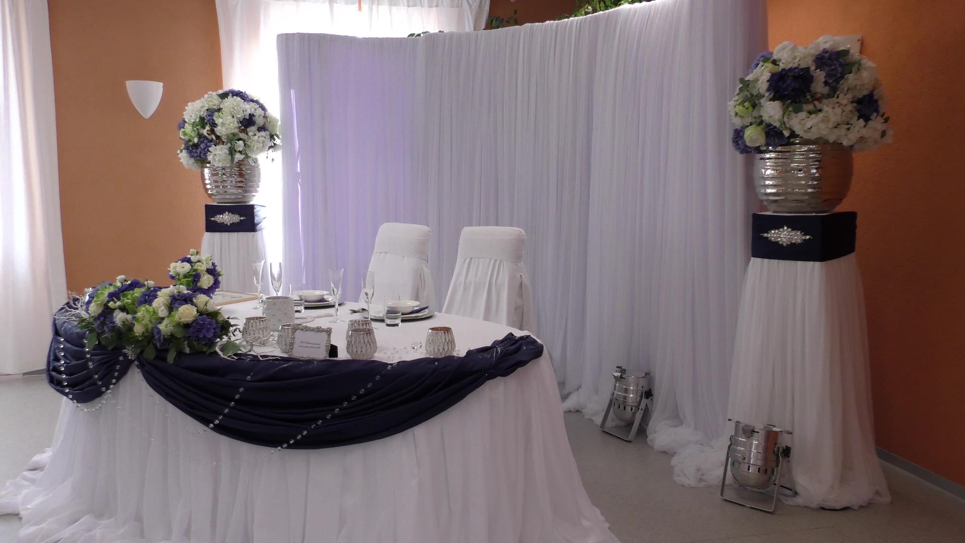 豪华时尚的婚礼昂贵的大厅16为新娘和新郎设计了精美的餐桌视频的预览图