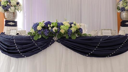 豪华时尚的婚礼昂贵的大厅17为新娘和新郎设计了精致的餐桌视频的预览图
