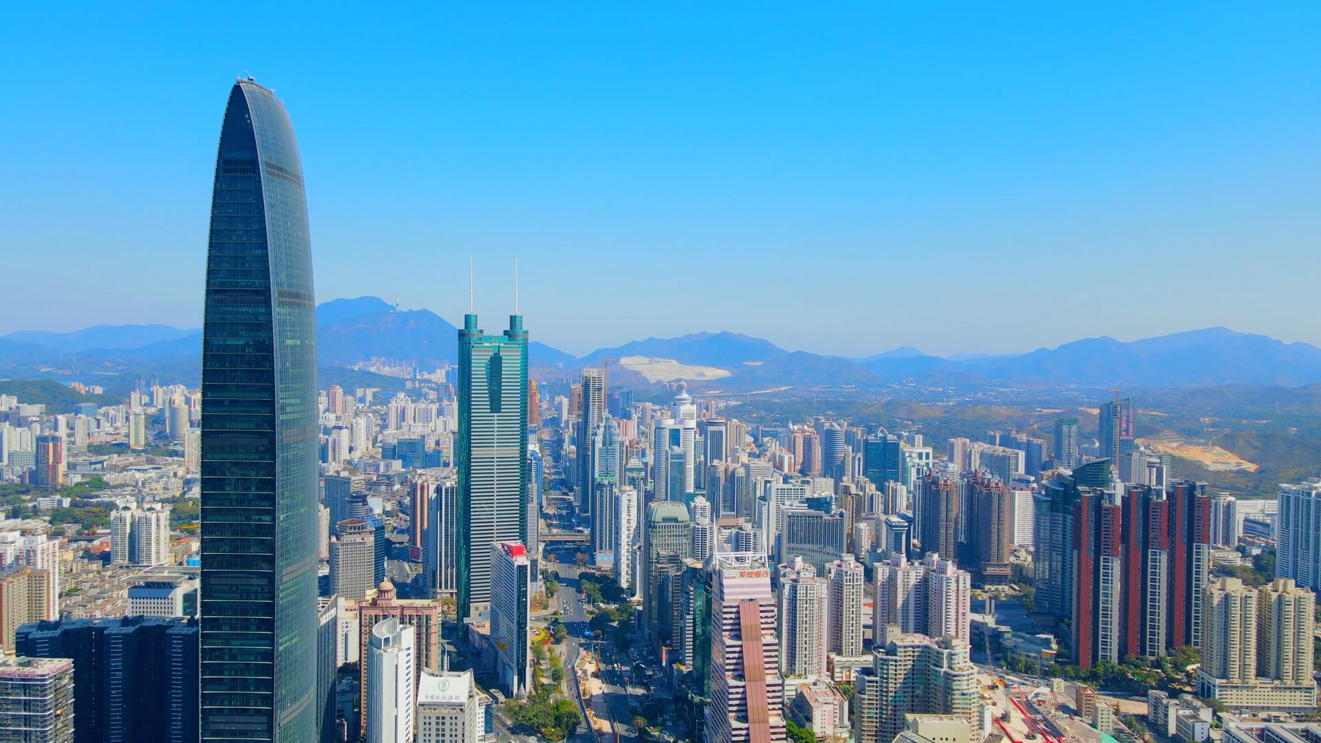 航拍深圳地标建筑京基100和地王大厦视频的预览图