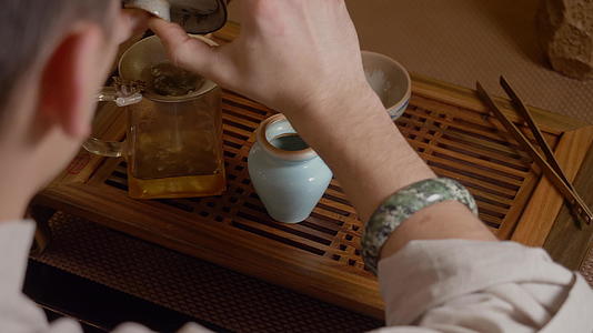 茶道茶会由体育场的鱼盘加热视频的预览图