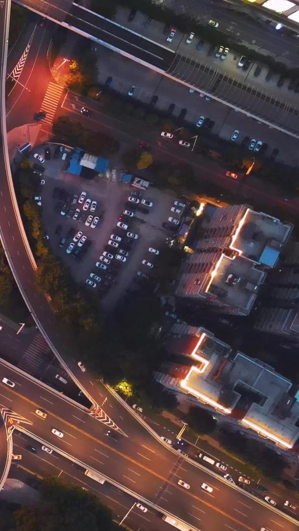 航拍风景城市夜景交通立体天桥夜景灯光交通堵车素材视频的预览图