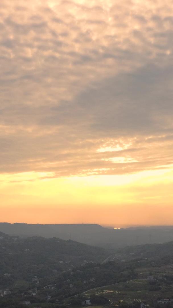 天仙洞景区山顶日落航拍延迟视频的预览图