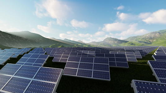太阳能电池板散落在绿色的草原上分布在山丘和清晨视频的预览图