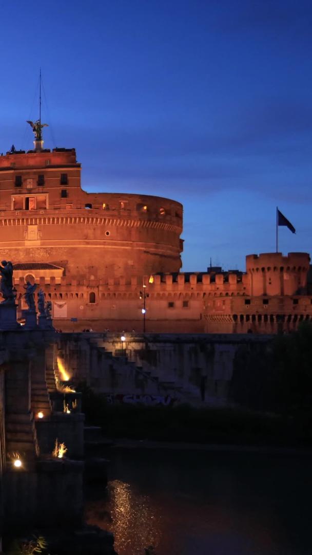 欧洲意大利首都罗马著名旅游景点圣天使城堡日落夜景延时视频视频的预览图