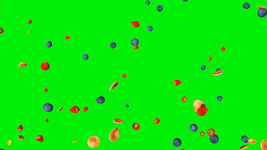 蓝莓、草莓和煎饼在绿色的屏幕上缓慢地飞行视频的预览图