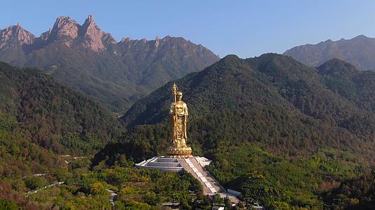 航拍5A级景区九华山99米高地藏王菩萨雕塑视频视频的预览图