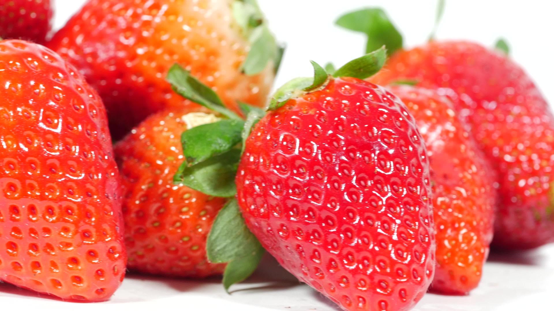 新鲜新鲜有机草莓视频的预览图