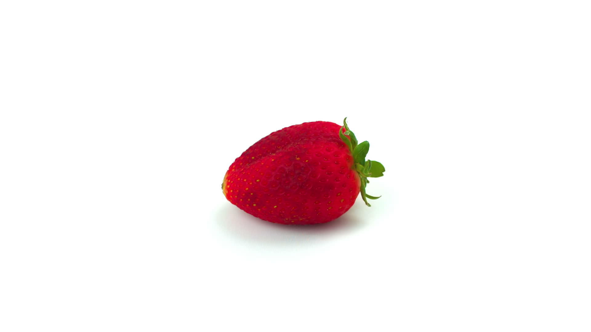草莓的白色背景视频的预览图
