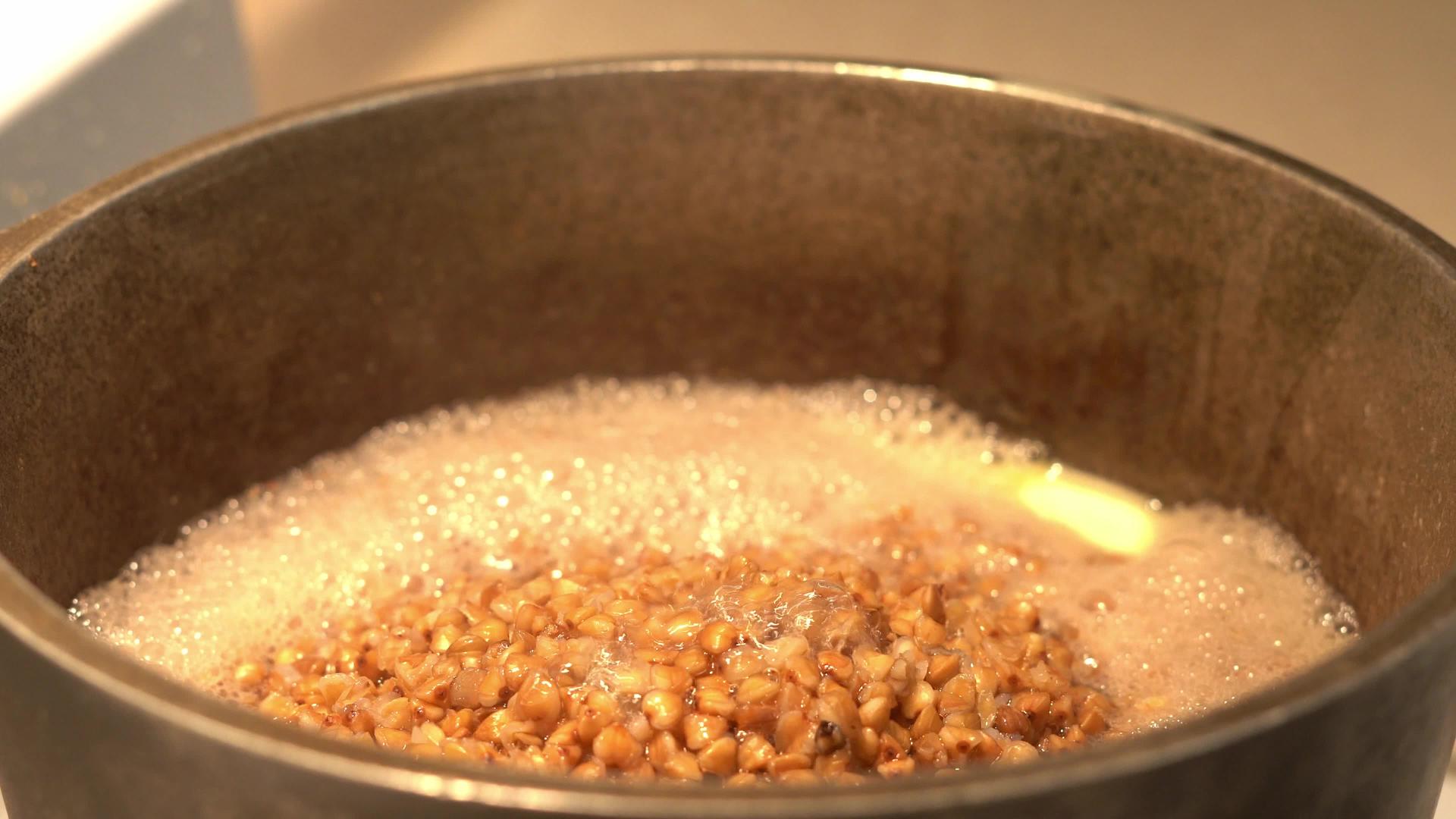 铁锅里煮的重麦视频的预览图